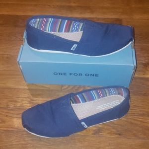 Toms-Navy